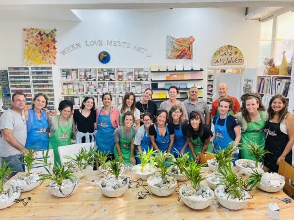 ⁦סדנת בטון - סדנת אומנות ליצירת מזרקת מים⁩ – תמונה ⁦3⁩