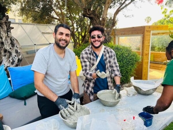 ⁦סדנת בטון - סדנת אומנות ליצירת מזרקת מים⁩ – תמונה ⁦6⁩