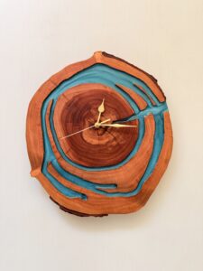 סדנת אפוקסי - ליצירת שעון קיר בשילוב עץ זית