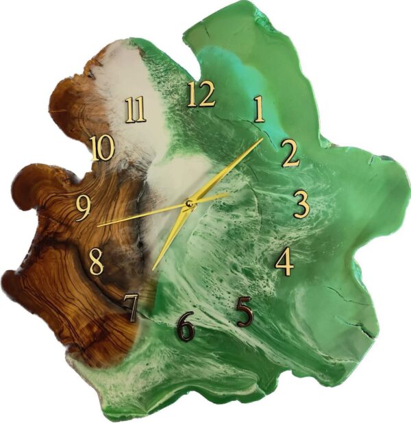 ⁦סדנת אפוקסי - ליצירת שעון קיר בשילוב עץ זית⁩ – תמונה ⁦6⁩