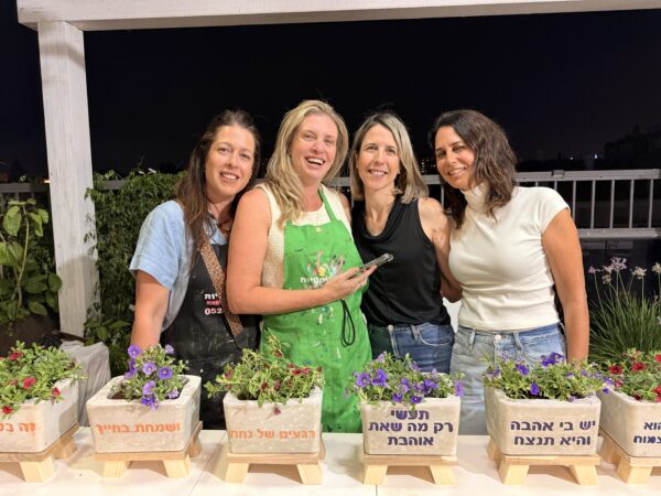 ⁦סדנת בטון ליצירת עציץ בטון על סטנד מעץ⁩ – תמונה ⁦2⁩