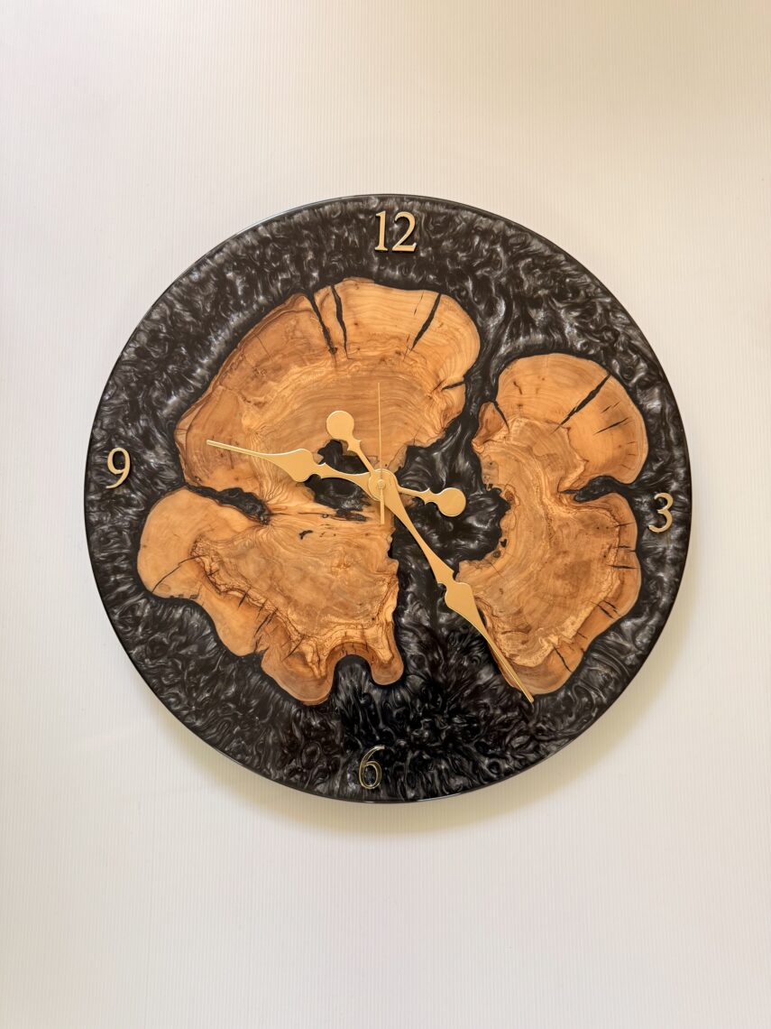 סדנת אפוקסי - ליצירת שעון קיר גדול בשילוב עץ זית 2 סדנת אפוקסי - ליצירת שעון קיר גדול בשילוב עץ זית – תמונה 2