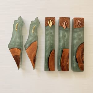 מזוזה עץ אפוקסי ירוק פנינה