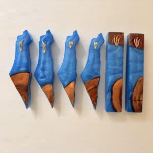 מזוזה עץ אפוקסי כחול פנינה