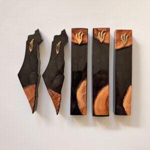 מזוזה עץ אפוקסי בגוון שחור