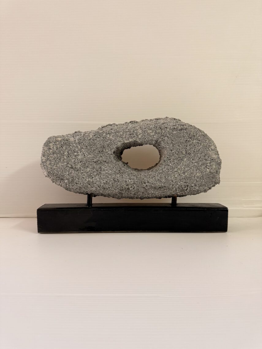 סדנת פיסול בבטון קל עם מעמד עץ 4 סדנת פיסול בבטון קל עם מעמד עץ – תמונה 4